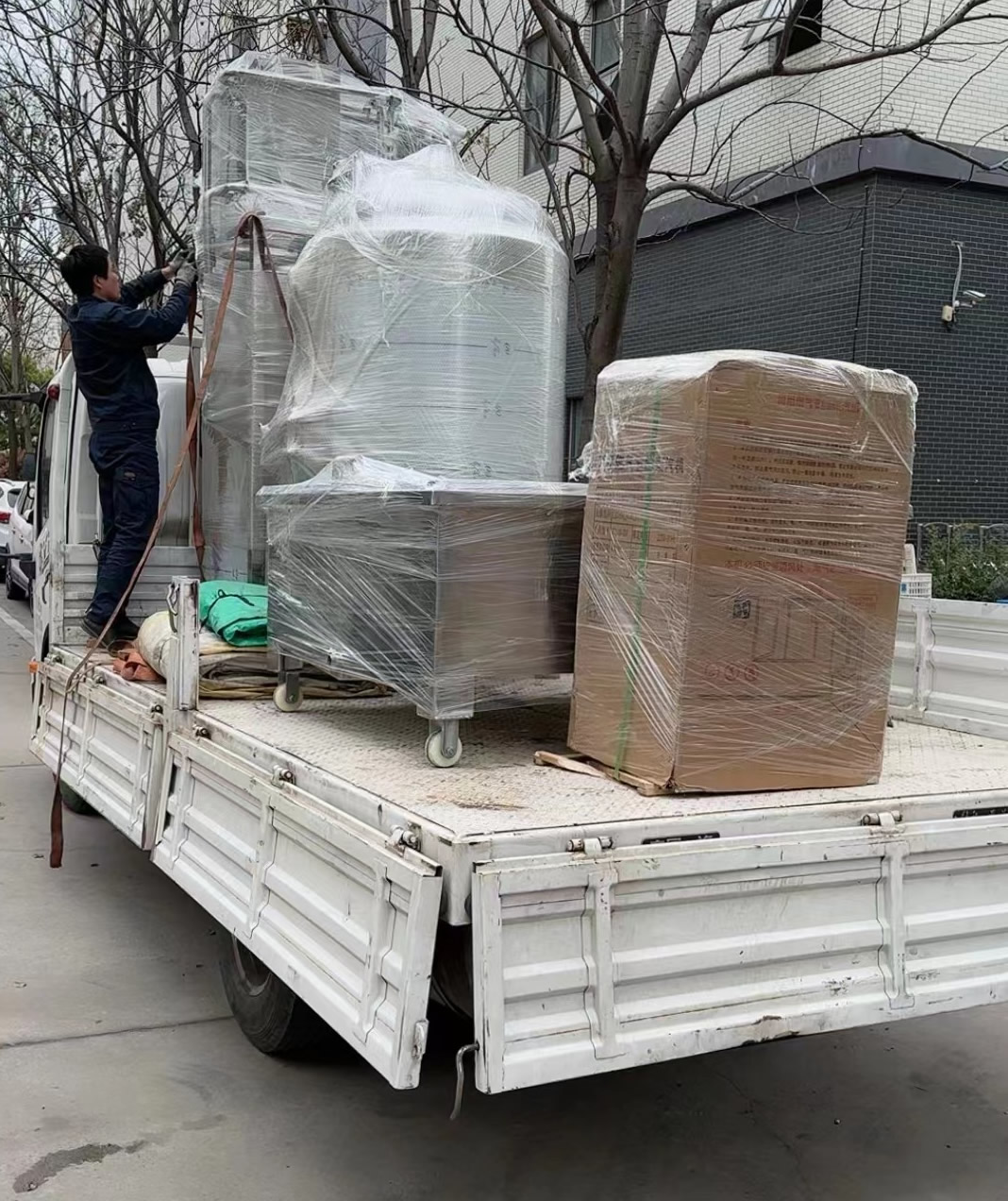湖北荊門鐘祥市段總購買的一套白酒設備已打包發(fā)貨！